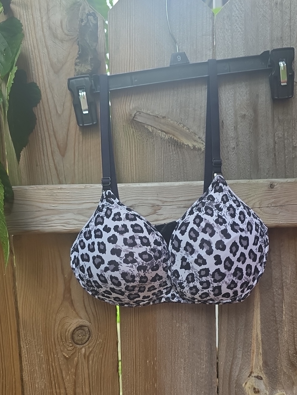 vassarette Black & White Leopard Print Wireless Bra